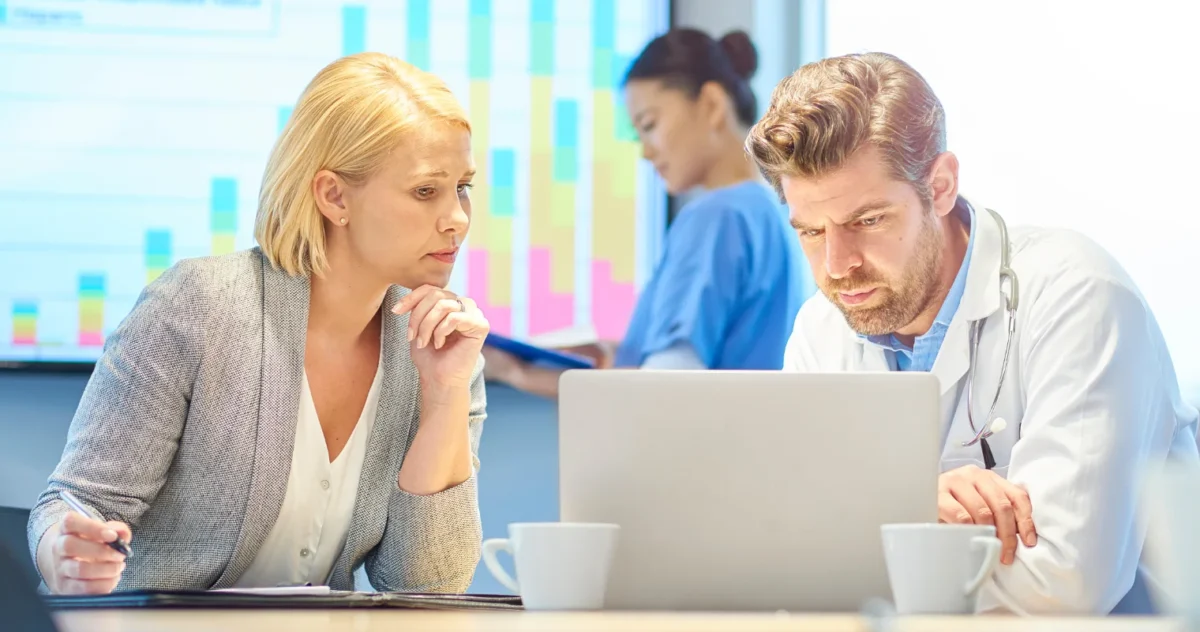 Doctors in front of a laptop
